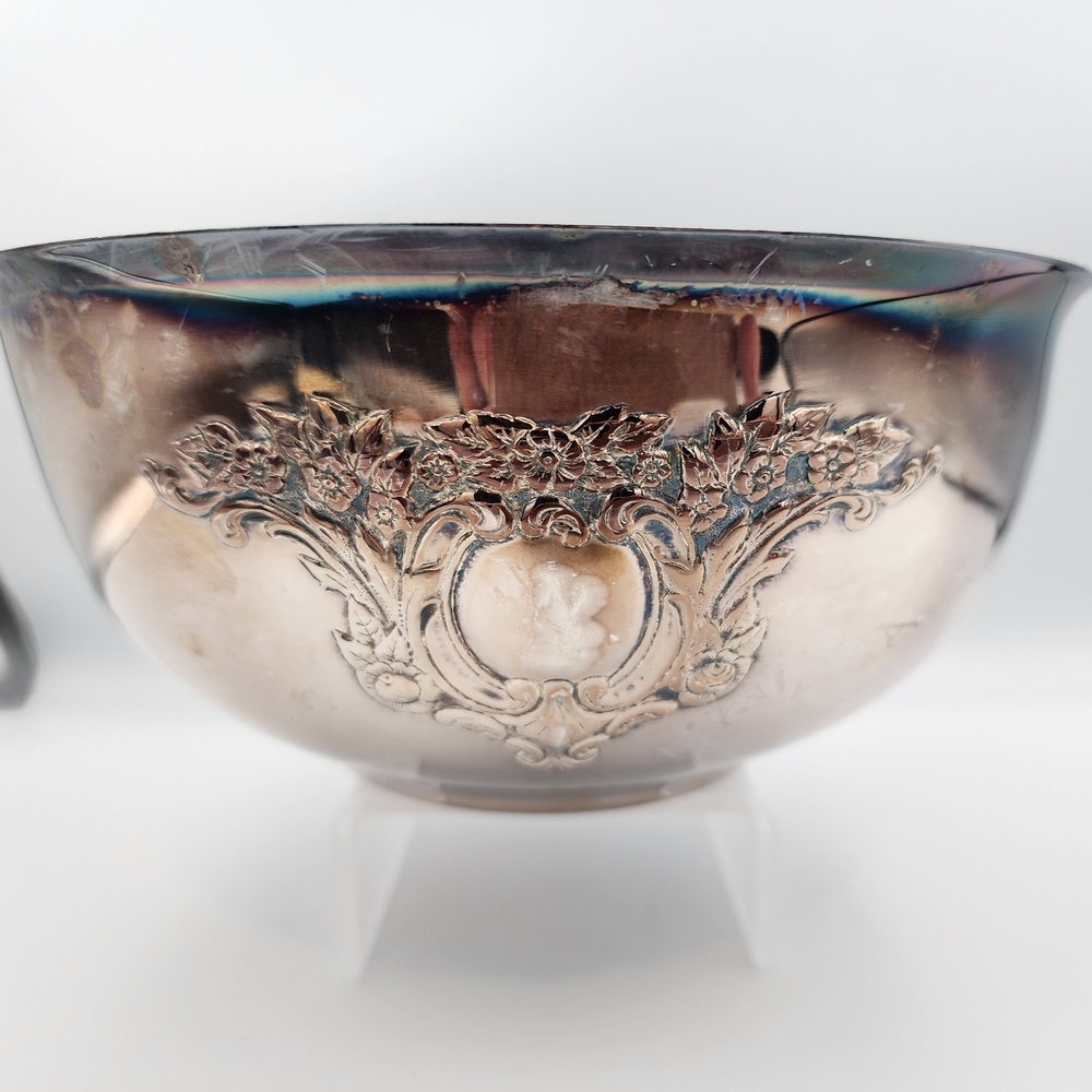 Vintage Oneida Castle Court Reposse Floral Serving Bowl